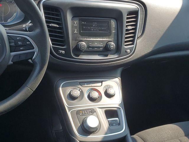 2016 Chrysler 200 LX