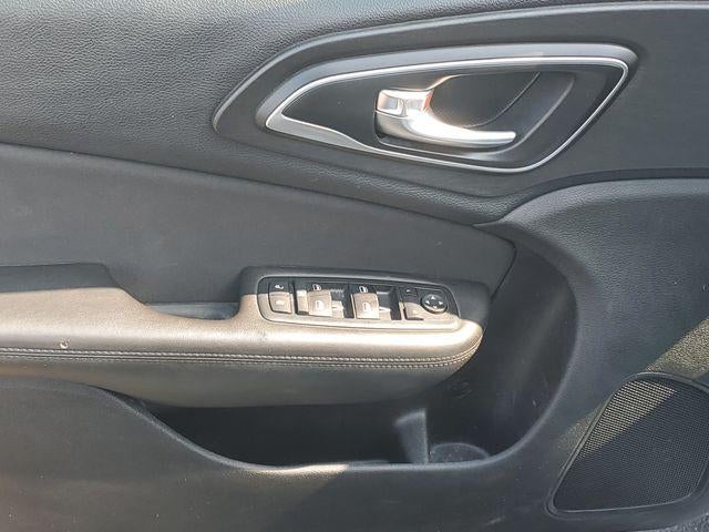 2016 Chrysler 200 LX