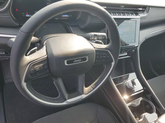 2023 Jeep Grand Cherokee L Laredo 4x4
