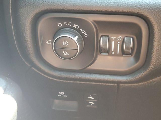 2025 RAM 1500 Big Horn Crew Cab 4x4 5'7" Box