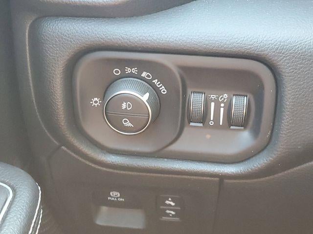2023 RAM 1500 Laramie Crew Cab 4x4 5'7" Box