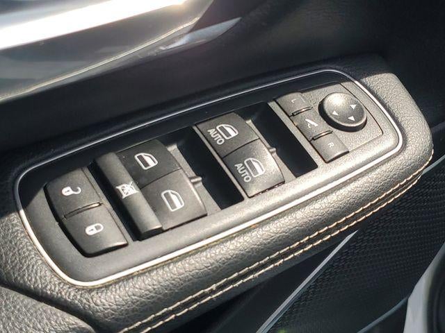 2020 RAM 1500 Laramie Crew Cab 4x4 5'7" Box