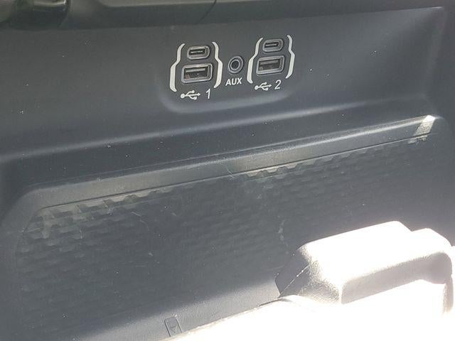 2020 RAM 1500 Laramie Crew Cab 4x4 5'7" Box