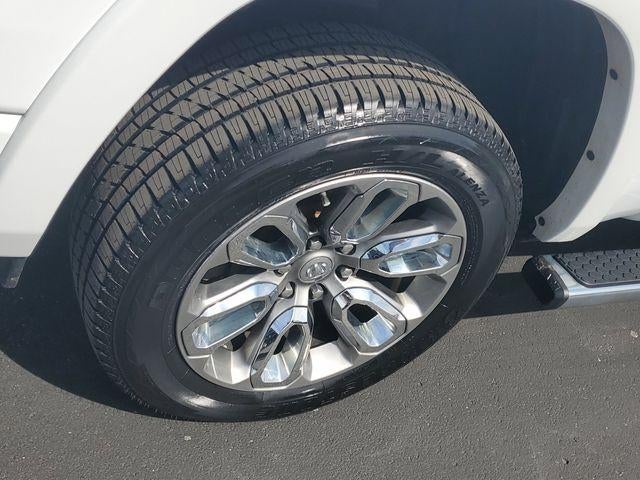 2020 RAM 1500 Laramie Crew Cab 4x4 5'7" Box