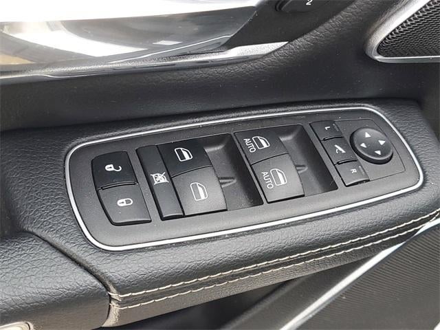 2022 RAM 1500 Laramie Crew Cab 4x4 5'7" Box