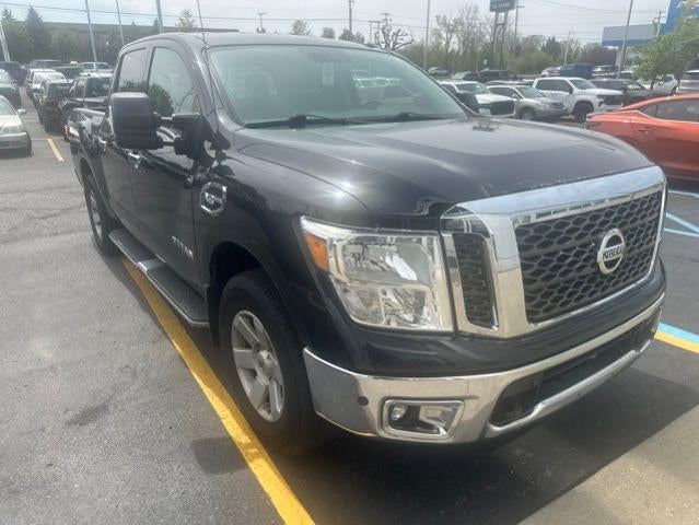 2017 Nissan TITAN SV