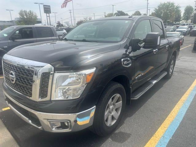 2017 Nissan TITAN SV