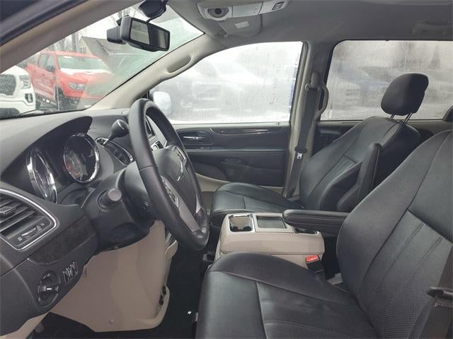 2016 Chrysler Town & Country Touring-L