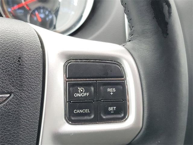 2016 Chrysler Town & Country Touring-L