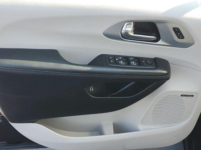 2020 Chrysler Pacifica Hybrid Limited